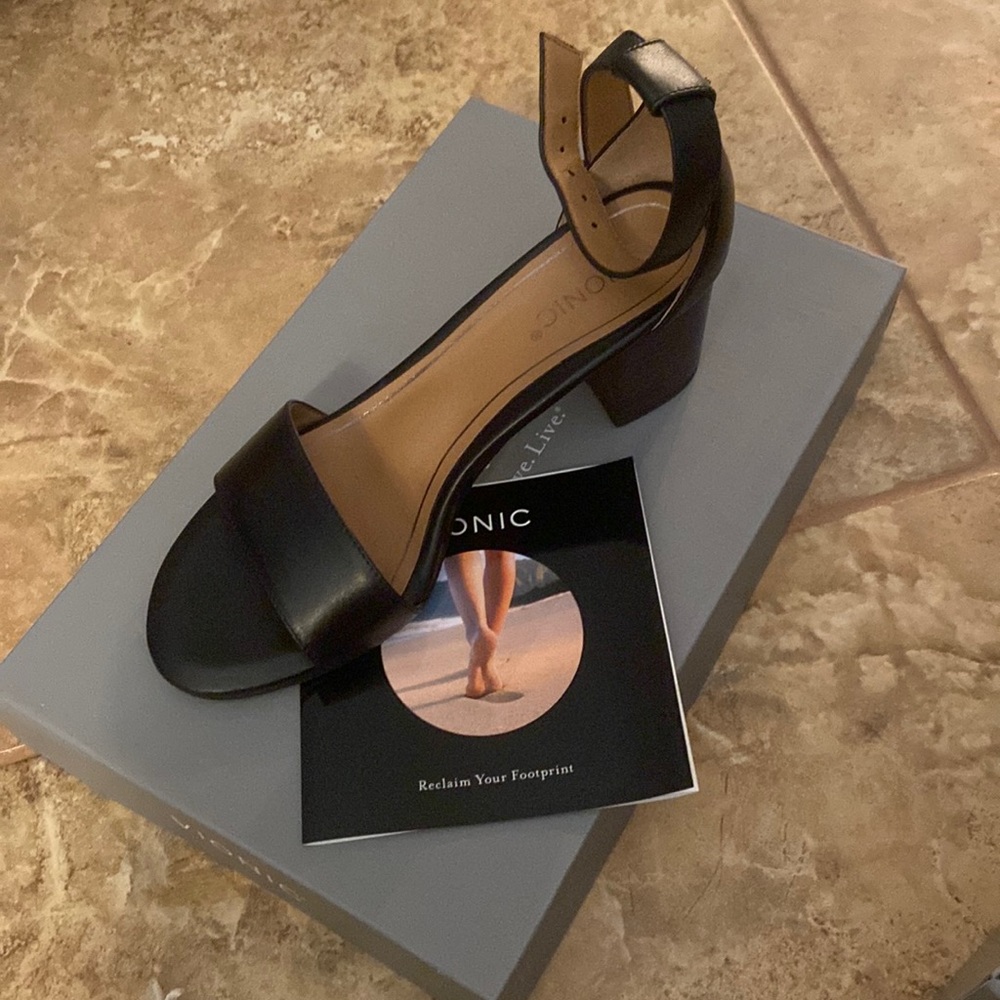 BLACK VIONIC DRESS SANDAL WITH ANKLE STRAP 7.5
